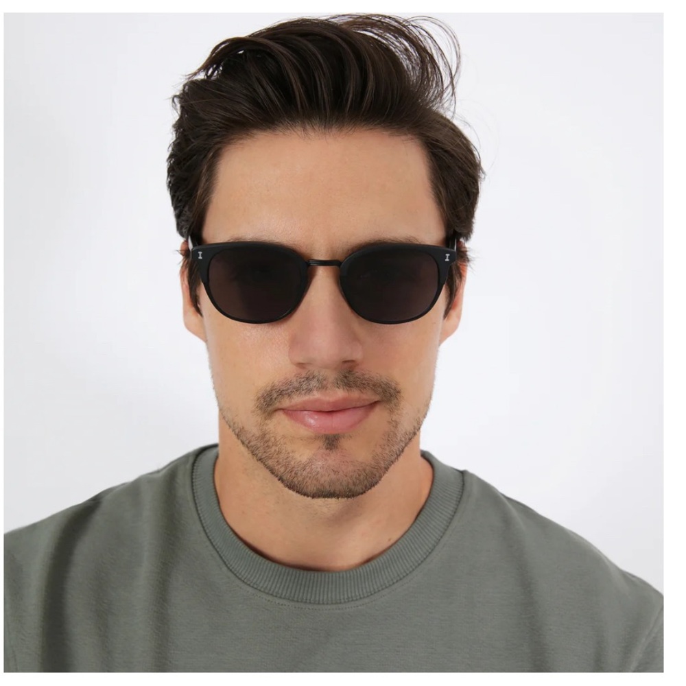 Illestiva Sunglasses men’s eyewear black Italian